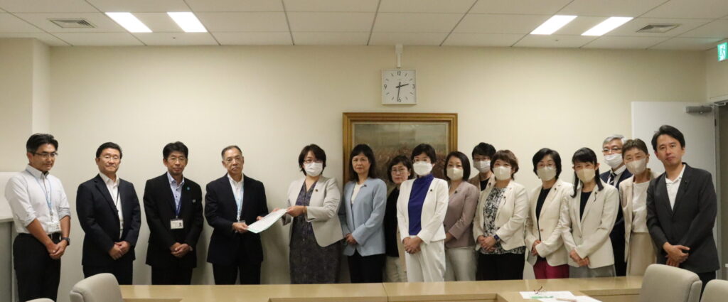 都有施設における人工芝の敷設の見直しを求める申し入れ